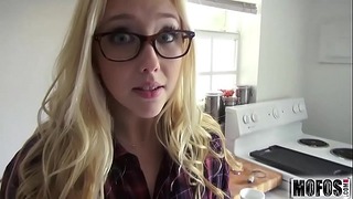 Blond amatør udspioneret af kamera med video i hovedrollen Samantha Rone - Mofos.com