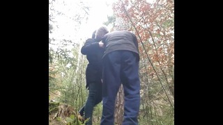 Cagna scopata nel bosco (strapon- pegging)