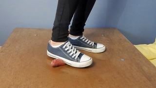 Converse Cockcrush и дрочка обувью с камшотом