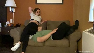 Nouveau modèle cul étouffant dans un pantalon de yoga avec la princesse Natalie 4k (aperçu)