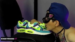 Asmr – The Girl Very Loves Her Nike