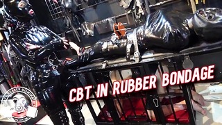 CBT Dans Rubber Bondage - Lady Bellatrix tourmente Rubber Gimp dans un teaser de veste droite