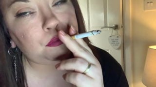 Chubby Tina Snua Smokes A Cigarettes With Snap Inhales