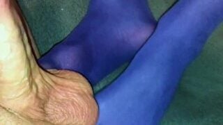 Amateur Footjob 76 Blue Nylon Pantyhose – Ballbusting, Crushing And Cum