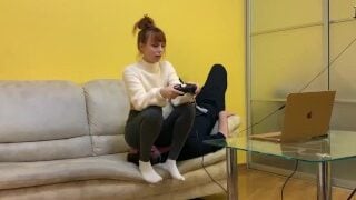 Preview Gamer Girl Kira In Leggings Uses Chair Slave While Playing During Fullweight Facesitting